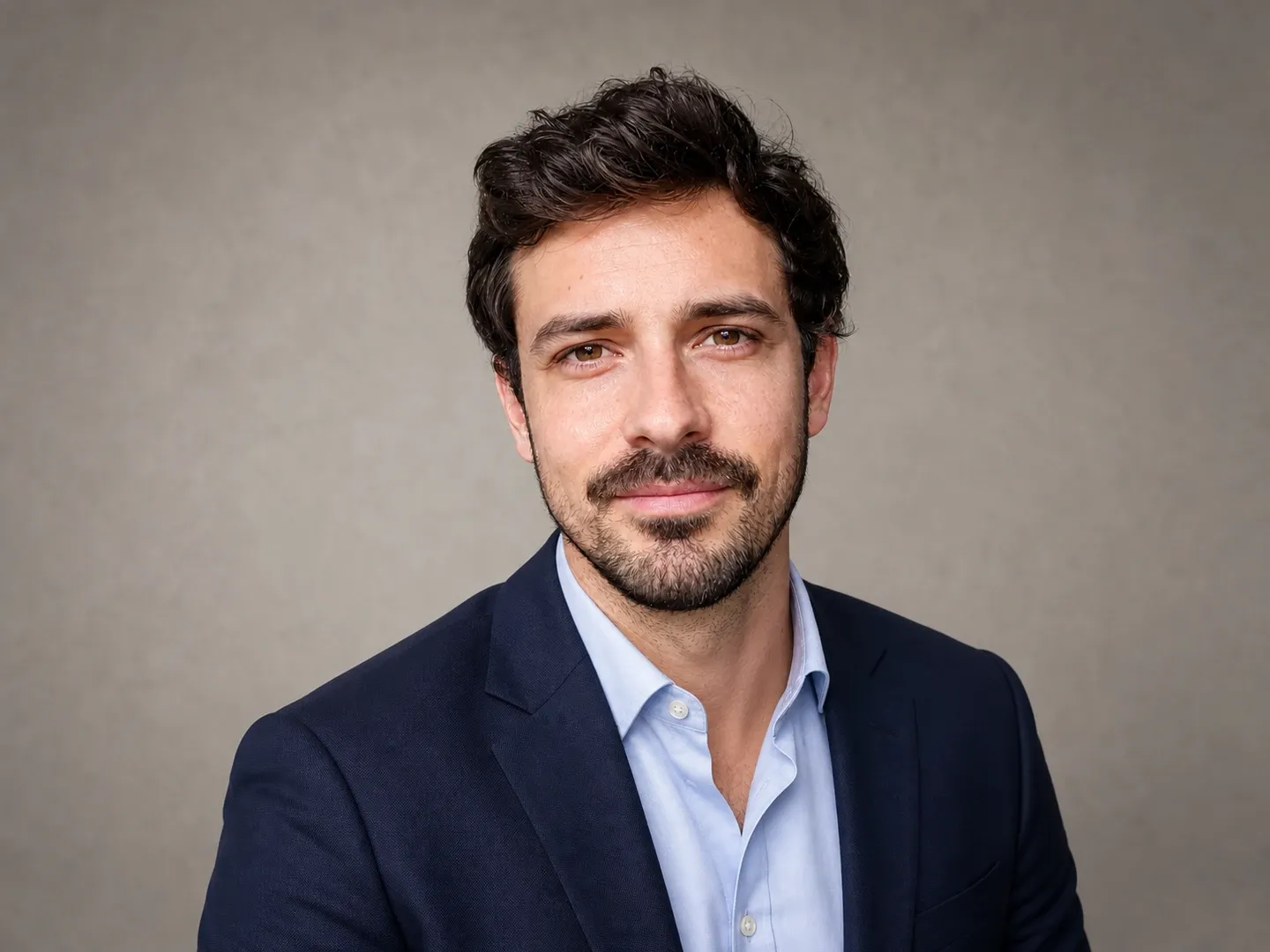 Professional portrait made from a clear casual source photo